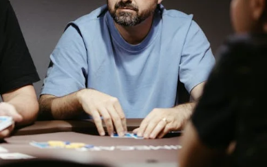 テキサスホールデムではフラッシュとストレートのどちらが強いか？